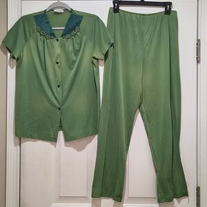 vintage vanity fair  Green Pajama/Lounge Set Size Medium